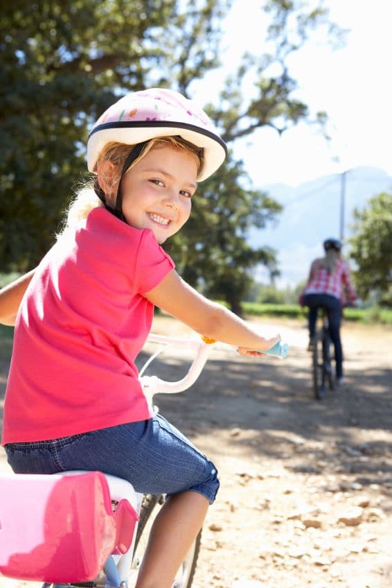 nina_en_bici.istock_000024658620small.jpg