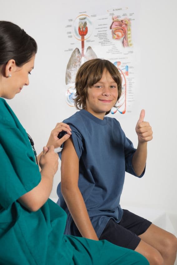 vacuna_adolescente_istock_000017595534small.jpg