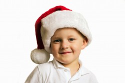 Niño con gorro de Papá Noel